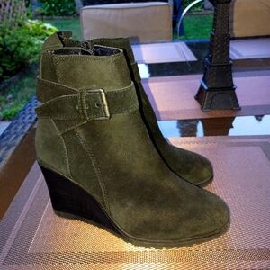 NWT. Aldo Womens Chomette Waterproof Suede Ankle Boots US Size 8.5